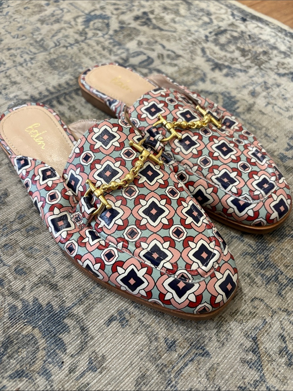 Boden Patterned Leather slide on Mule with Gold Chain Detail - size 37 (6.5)